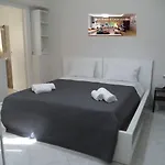 Locami Holiday &Rooms Street Mendola 78